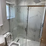 Bujtina Hotel *