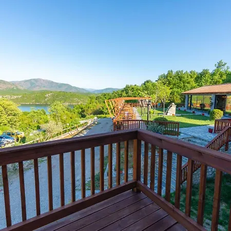 Hotell Bujtina *
