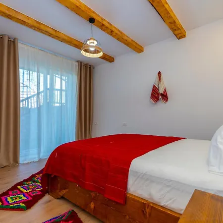 Bujtina Hotel *