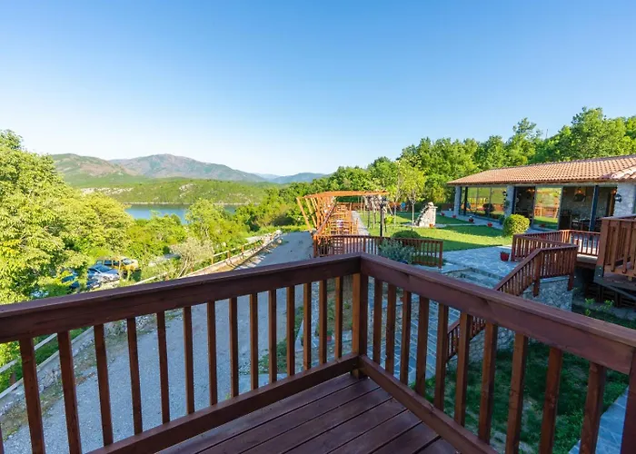 Hotell Bujtina *