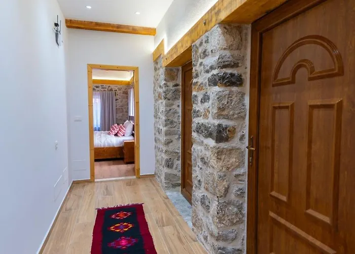 Hotell Bujtina *