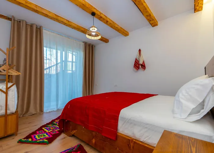 Bujtina Hotell *